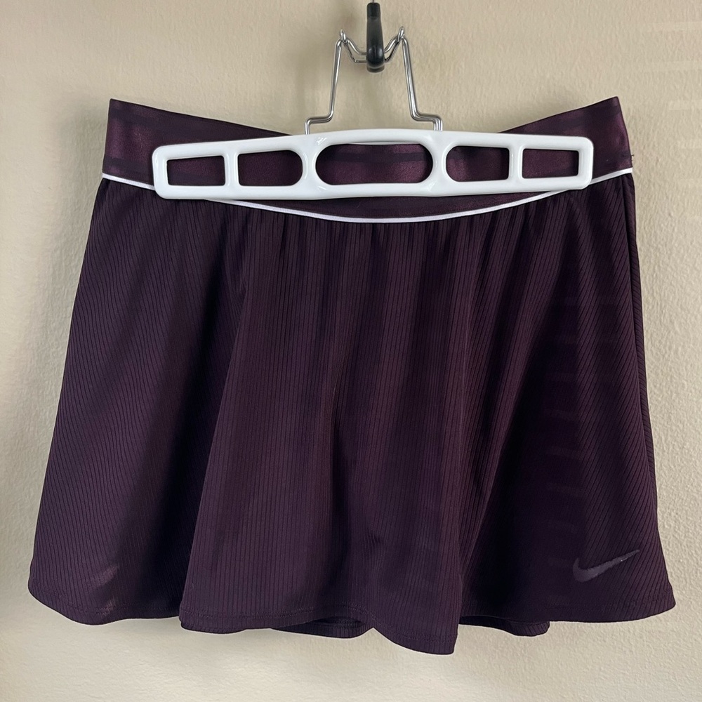 Nike Women's Winter Court Flouncy Skirt Burgundy